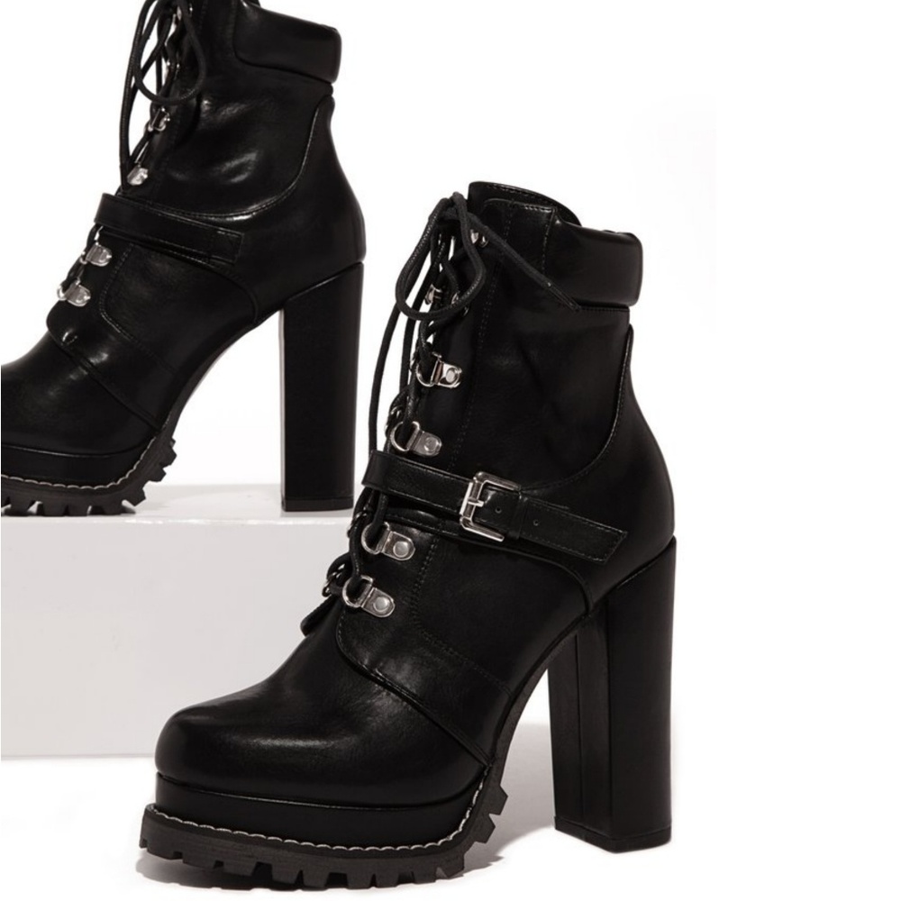 Last Size 10!🖤Blk Level Up -Black
Platform Boot - Picture 2 of 8
